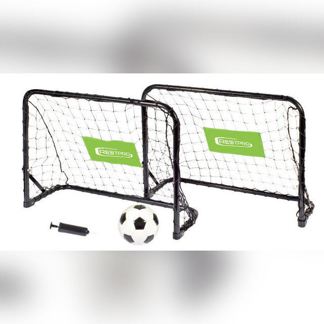 Soccer set 2 goals ball and pump